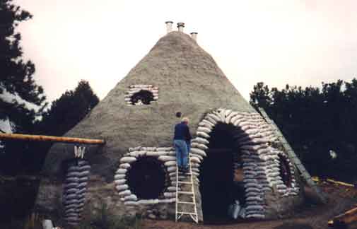 http://www.greenhomebuilding.com/images/earthbaghouse/6kpapercretingmc.jpg